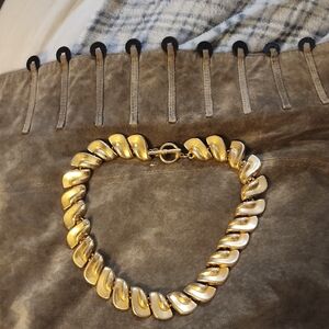 Elegant Gold Necklace